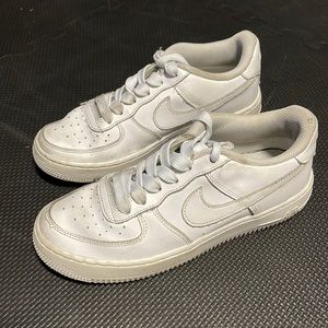 NIKE AIR FORCE youth size 6Y